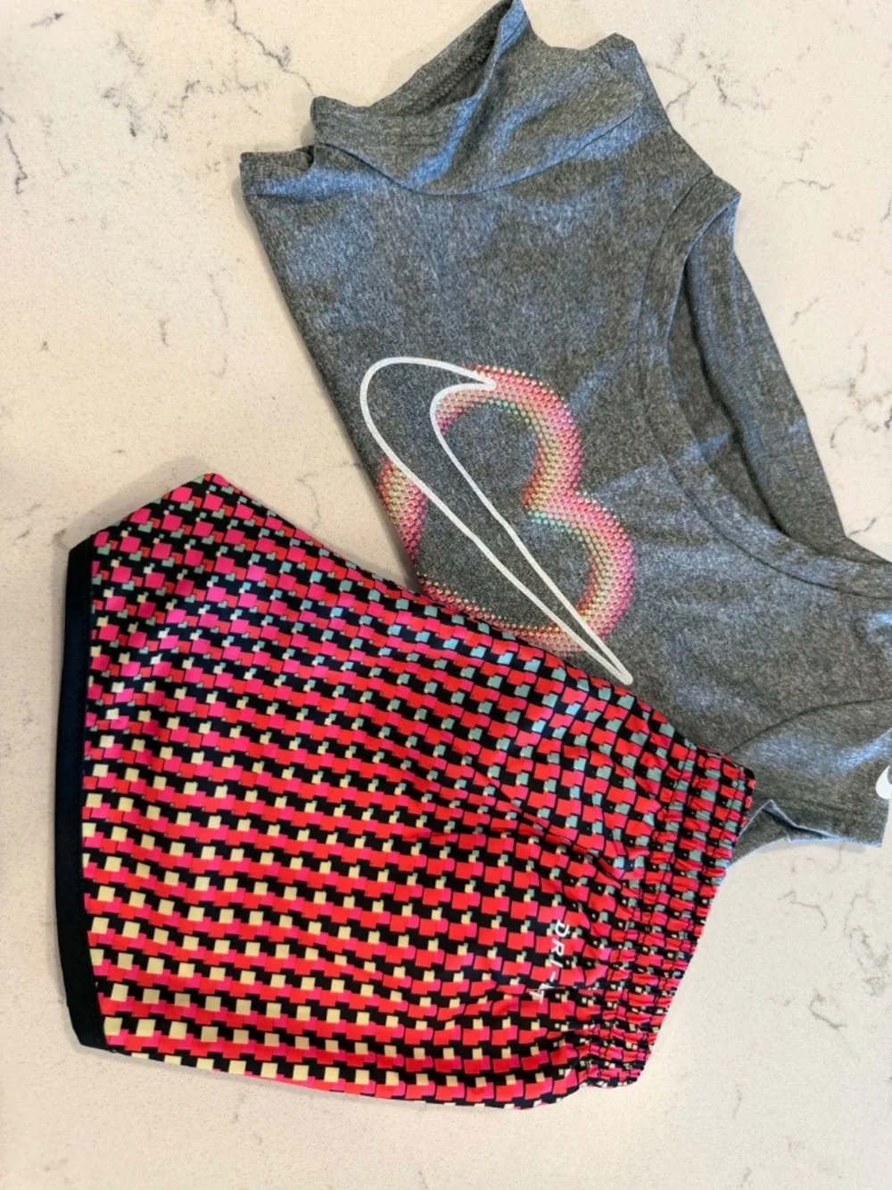 2T Nike Girls' Gray Dri-FIT Heart Tee & Multicolor Shorts Set